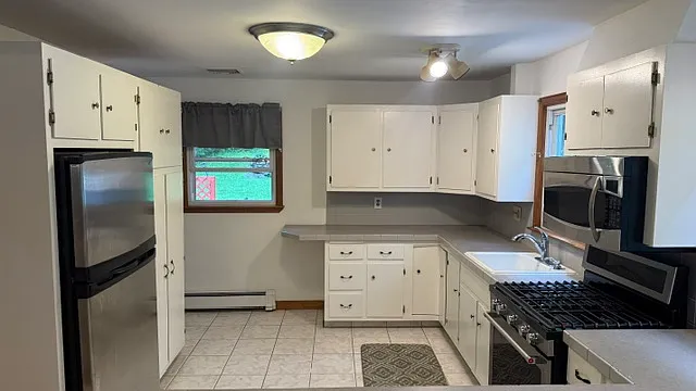 3 bed, 1232 sqft, $3,150 — Photo 4