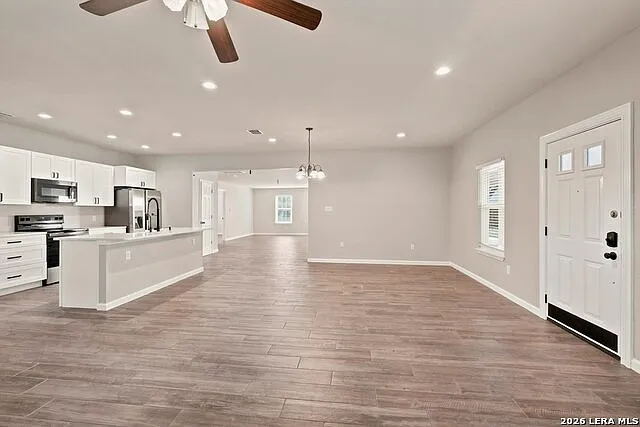 1452 Lakeview Dr — Photo 6