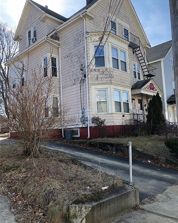 2nd image of 88 Rand St
