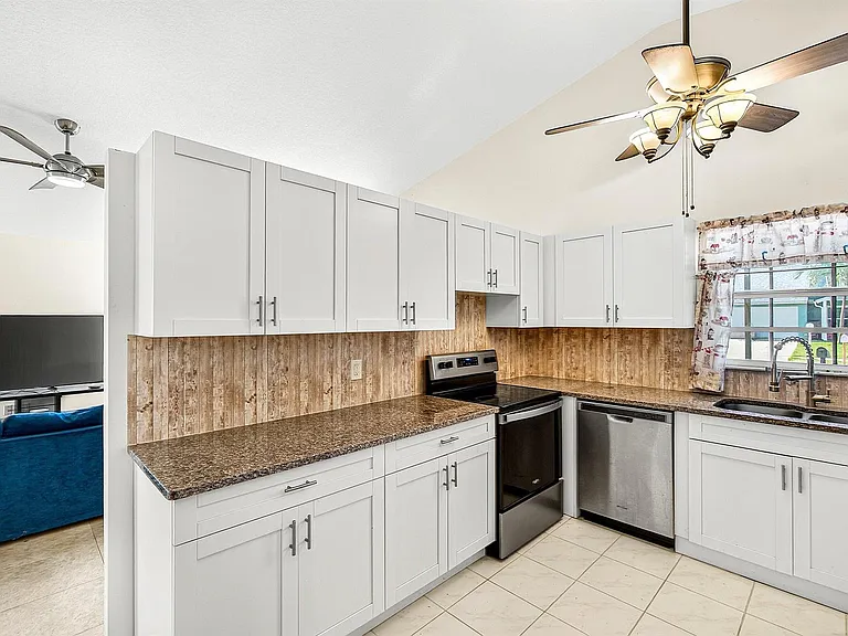 7883 Blackwood Ln — Photo 10