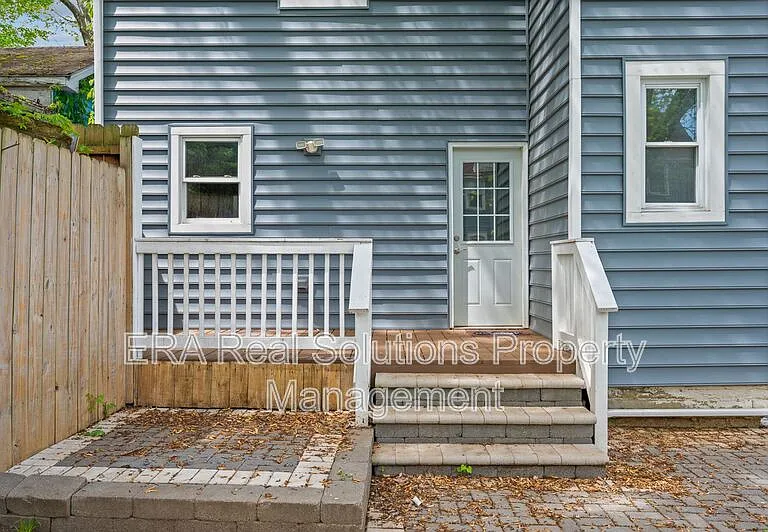 4616 Ward St — Photo 7