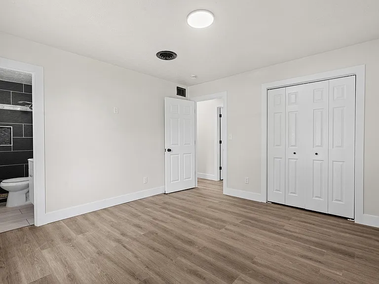 2020 Kildare Ave — Photo 13