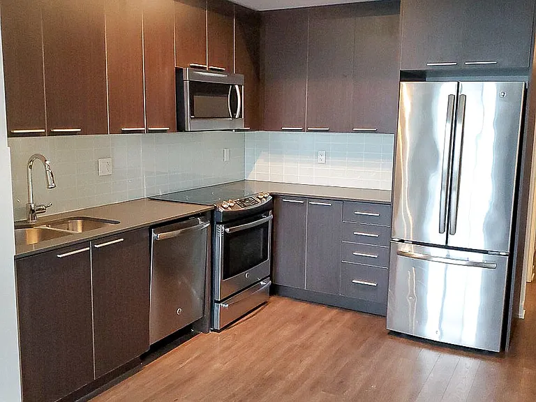 10 Park Lawn Rd #412 — Photo 2