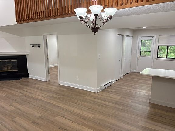 3rd image of 238 Evergreen Ct