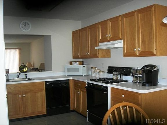 5th image of 304 Kensington Ct