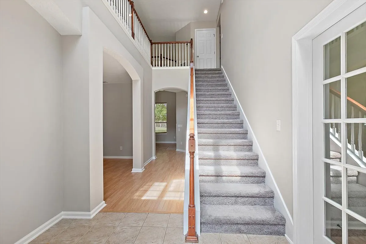 5 bed, 3080 sqft, $3,100 — Photo 3
