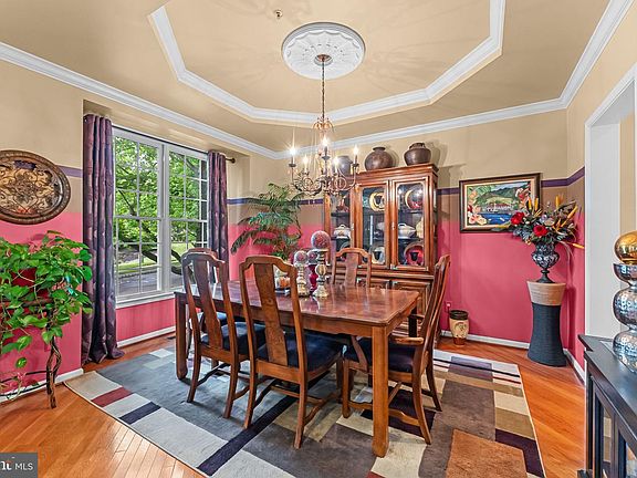 5th image of 247 Cambridge Pl