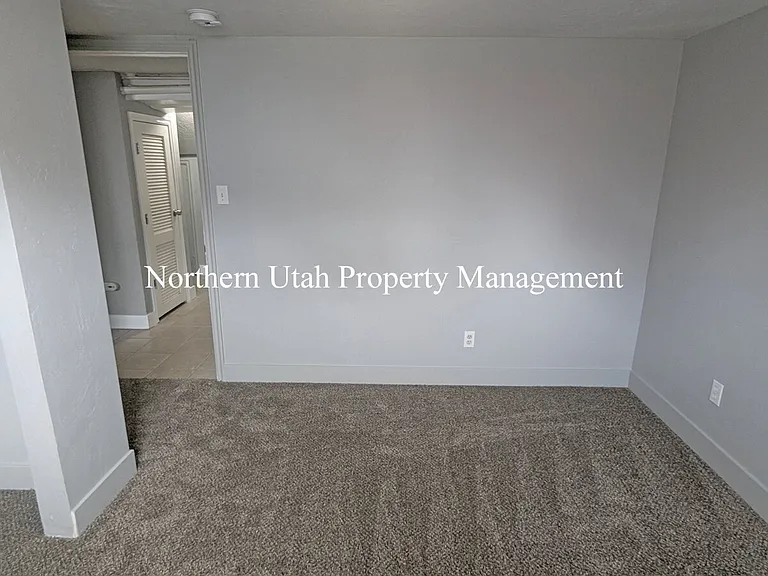 2056 Gramercy Ave — Photo 12