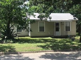 104 N Oak St, Waco, TX 76705