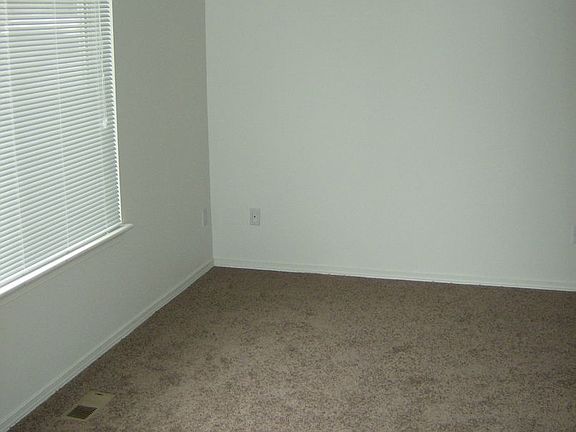 2nd image of 600 Cherry Ln #600