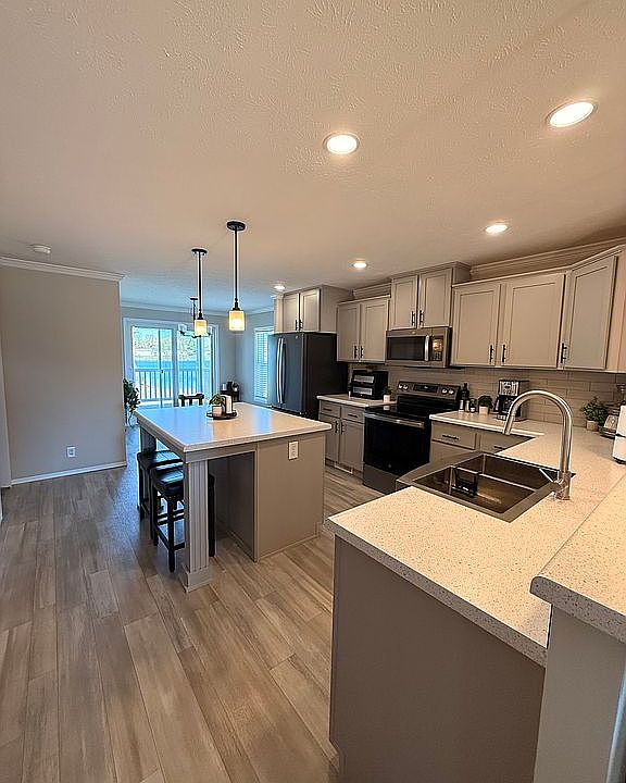 184 Riviera Dr, photo 11
