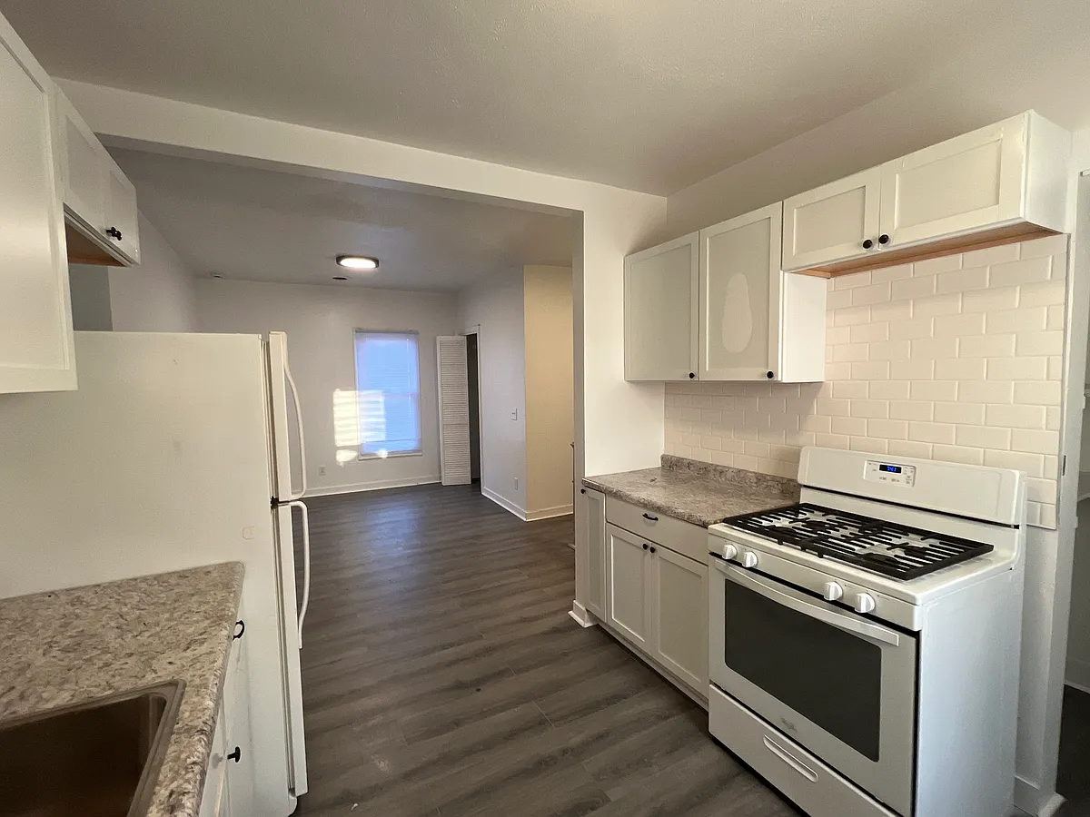 Building Photo - 923 E Stockbridge Ave #2