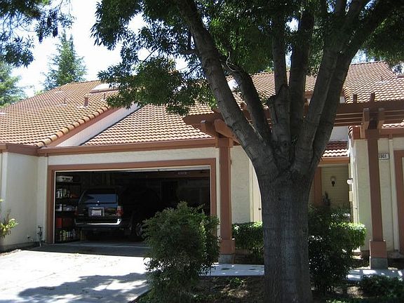 Oversized 2 car garage