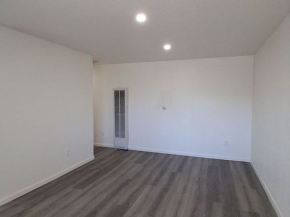 5th image of 441 S Dearing Ave #J