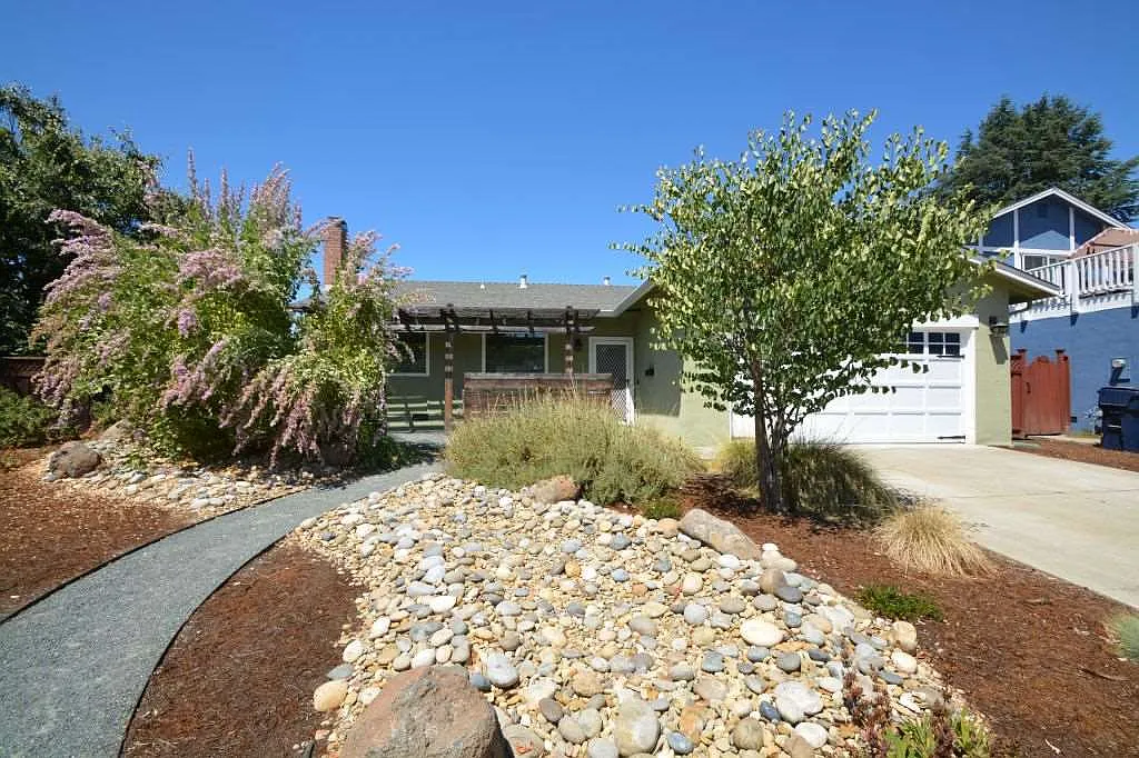 379 Anna Maria St photo 1