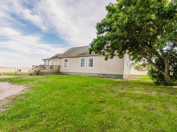 6528 Lilac Rd, Clinton, IL 61727