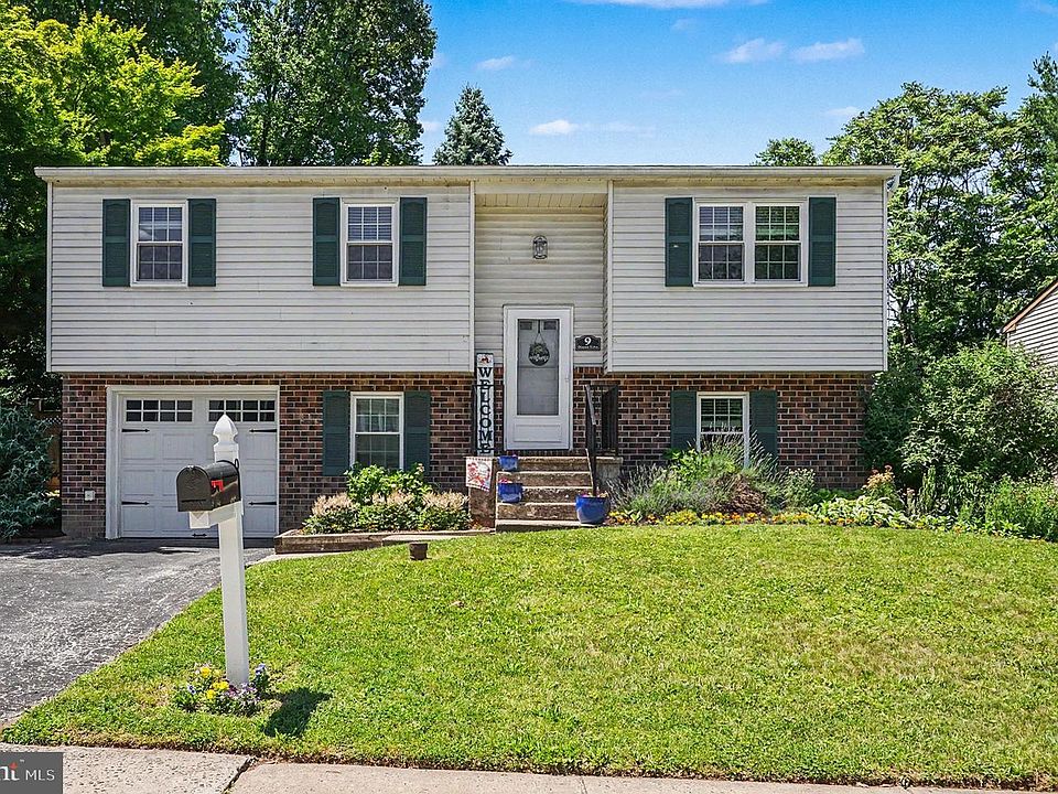 1st image of 9 Dianna Dr