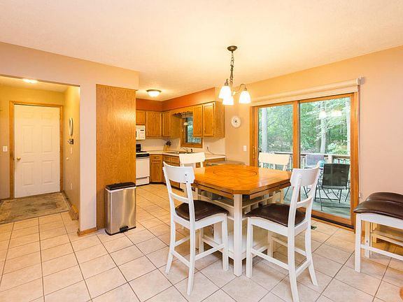 3rd image of 118 Sandy Point Dr