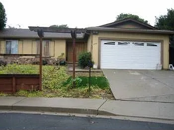 2114 Chestnut Dr photo 1