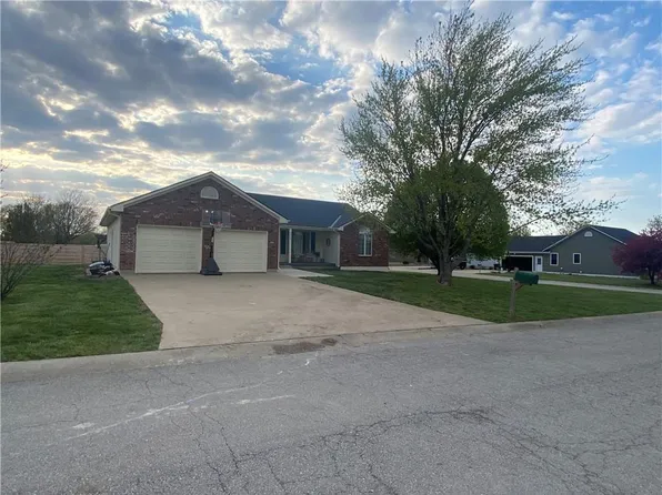 901 Orchid St, Garden City, MO 64747