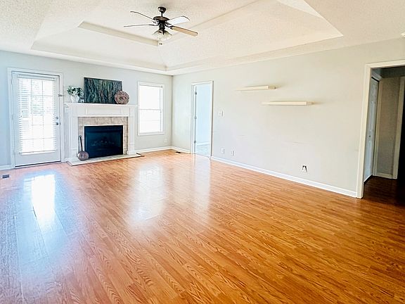 3rd image of 3695 Aisle St
