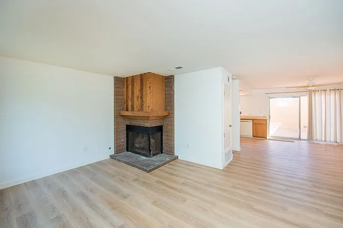 Building Photo - 7652 Ellis Ave