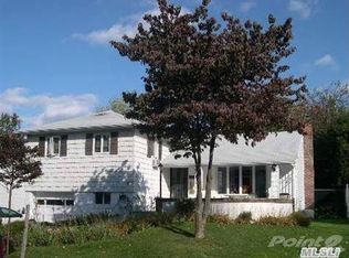 83 Willets Dr, Syosset, NY 11791