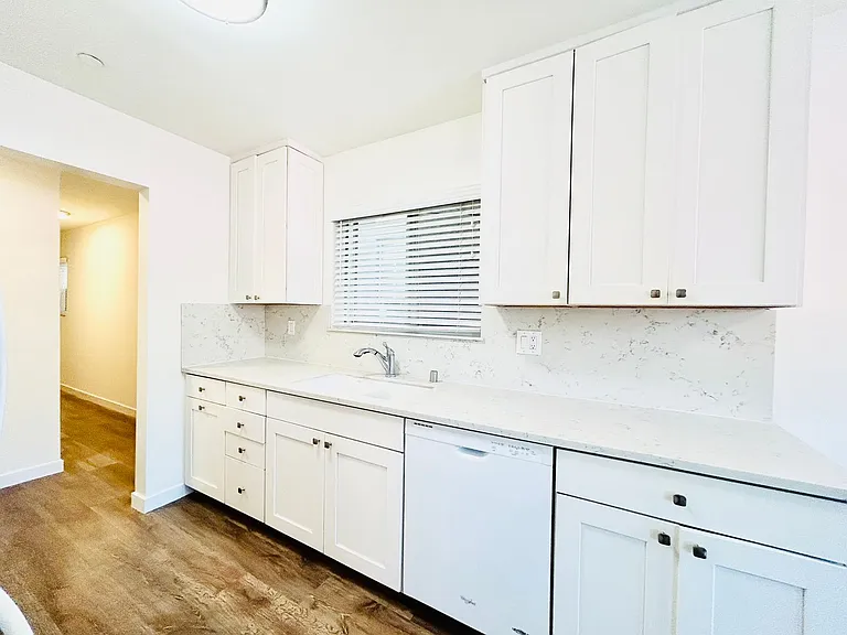 2504 Pacific Ave — Photo 5