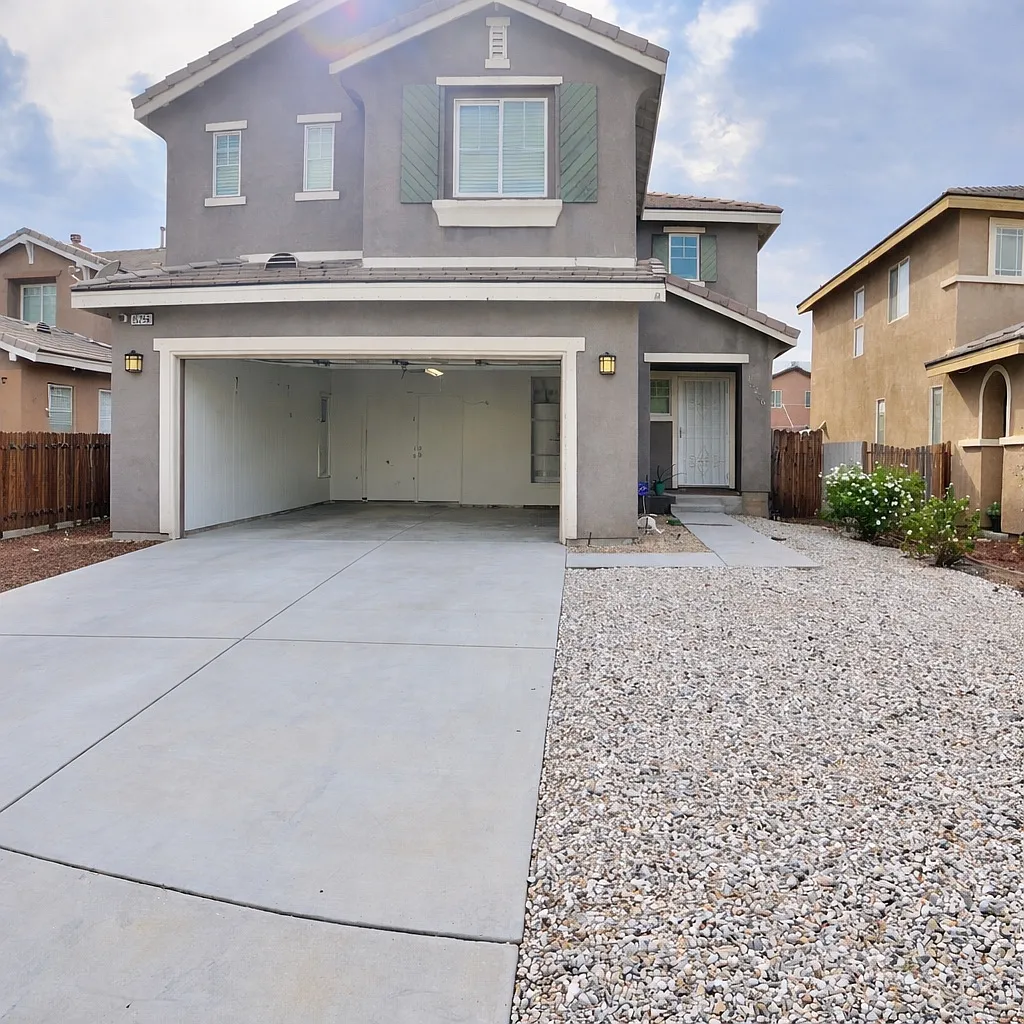 3 bed, 2.5 bath, 1642 sqft, $2,200 — Photo 1