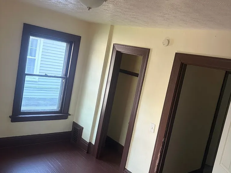 8-10 Shafer St — Photo 8