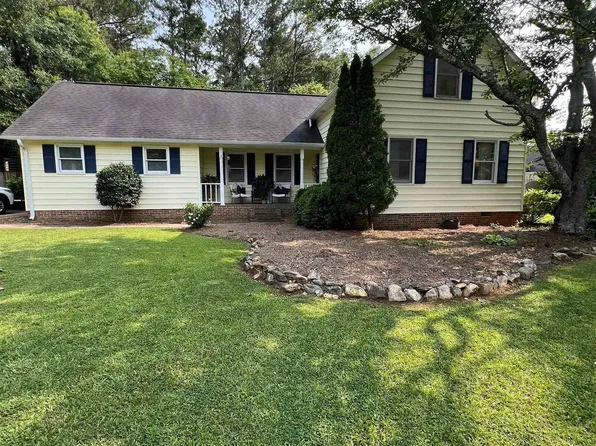 1015 Tomahawk Dr, Talladega, AL 35160