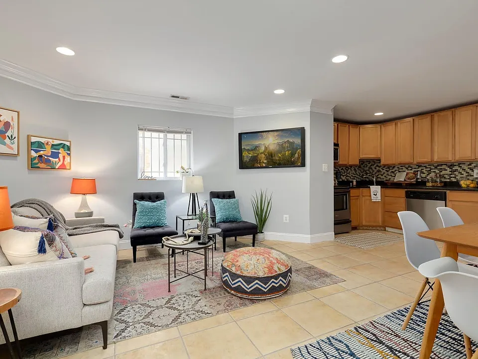37 T St NW #2
