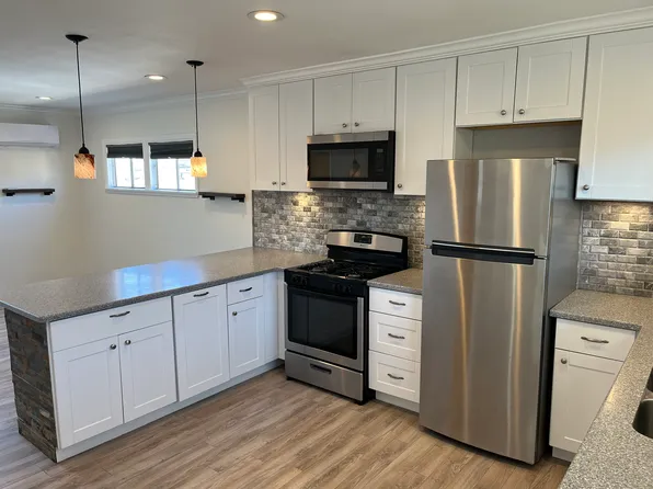 228 N Siena Dr, Long Beach, CA 90803