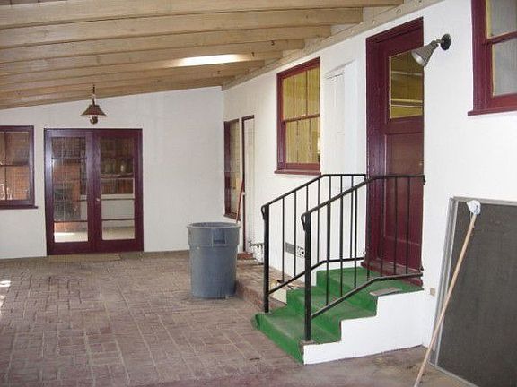 Huge Screened in Patio!