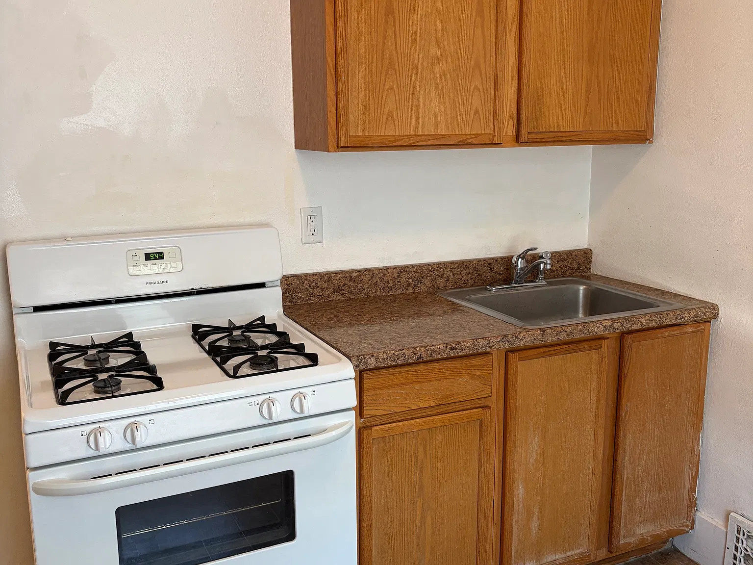 910 Rood Ave — Photo 3