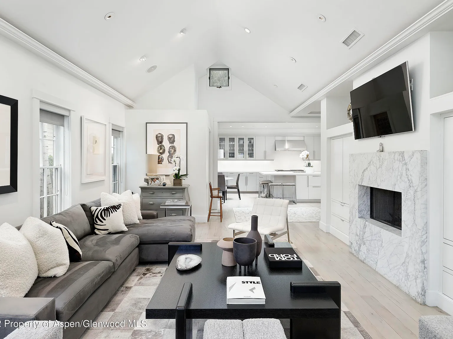 4 bed, 4.5 bath, 3109 sqft, $65,000 — Photo 2