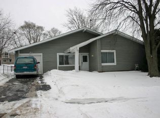 5433 Maclain Ln, Hanover Park, IL 60133