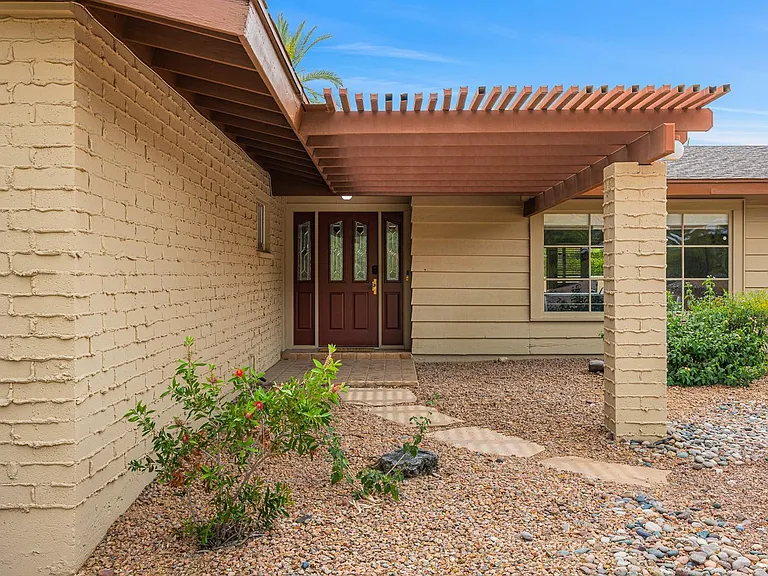 5901 E Cactus Wren Rd — Photo 3
