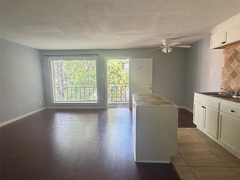4624 Bell St #7 — Photo 7
