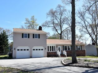 633 Ross Dr, Pasadena, MD 21122