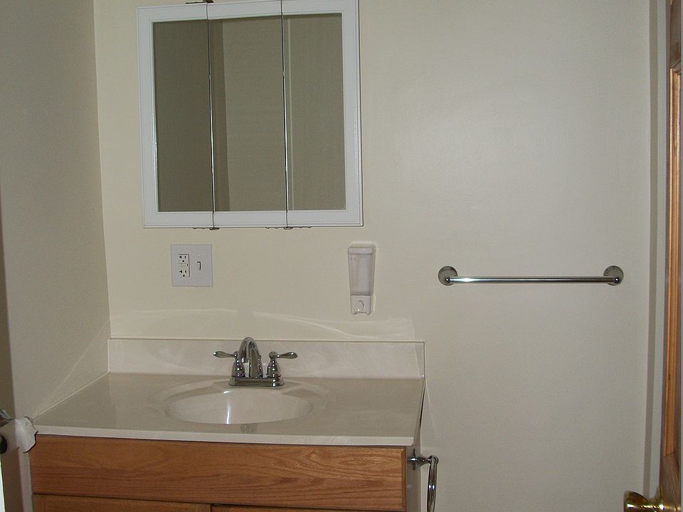 1st image of 70 Pearl St APT 2