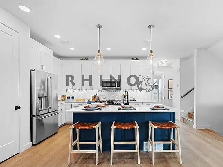 863 Halvorsen Pkwy — Photo 2