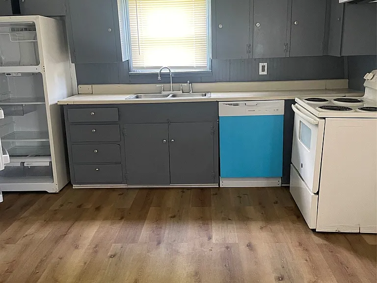 132 Cunningham Blvd — Photo 3