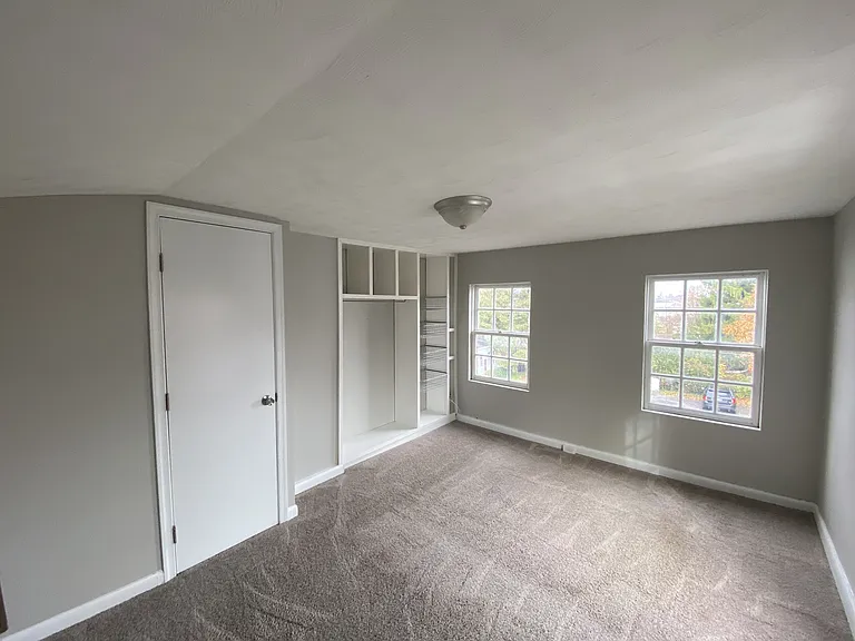 114-116 W High St #114 — Photo 9