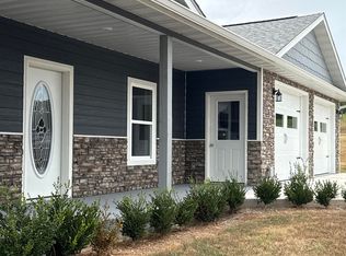 631 Spring Valley Dr, Mammoth Spring, AR 72554