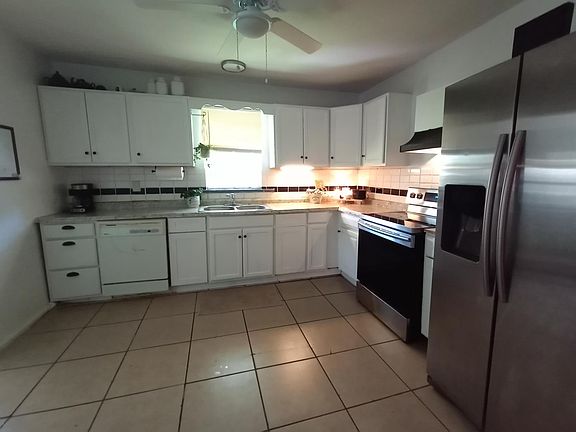 2nd image of 585 Pine St E