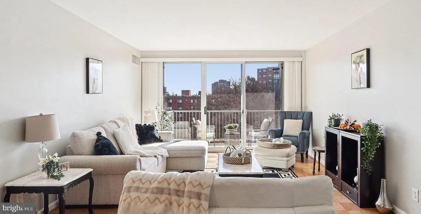 2 bed, 1078 sqft, $2,950 — Photo 3