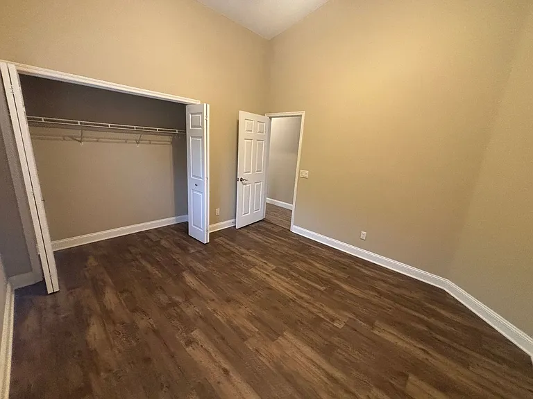 1130 W Olympia St — Photo 18