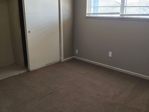 5th image of 700 S McGee St #202