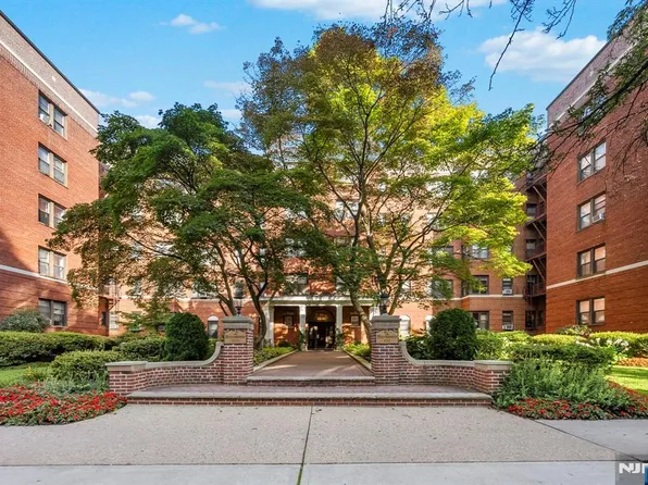 100 Prospect Ave APT 1F, Hackensack, NJ 07601